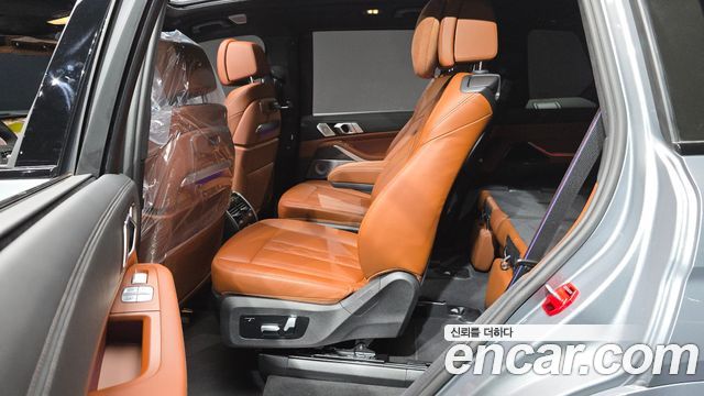 BMW X7 2023 — photo 18