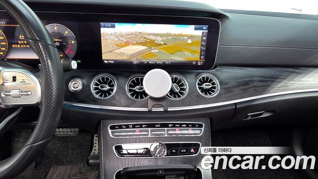 Mercedes-Benz E-Class 2019 — photo 15