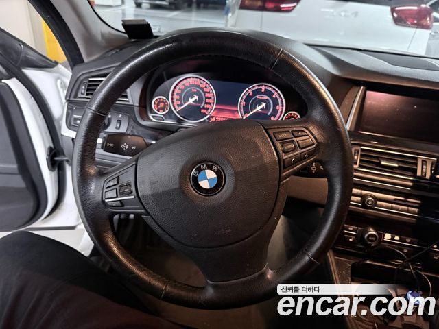 BMW 5-Series 2015 — photo 8