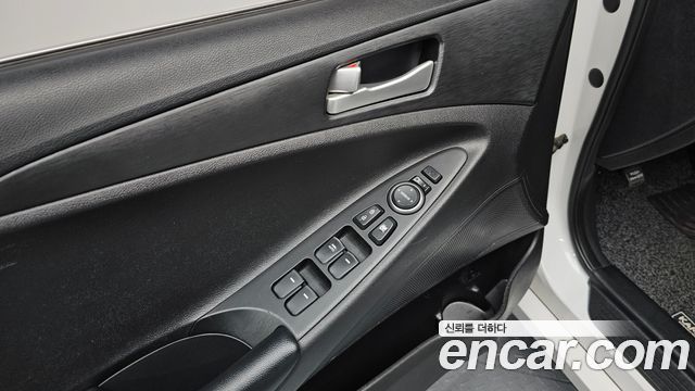 Hyundai Sonata 2013 — photo 18