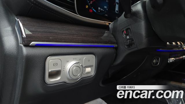 Mercedes-Benz GLE-Class 2021 — photo 28