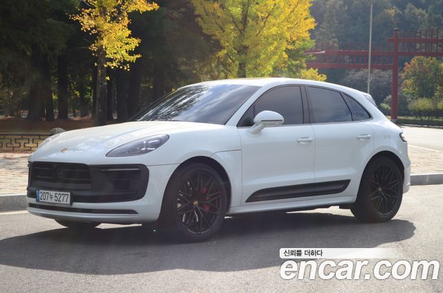 Porsche Macan 2023 — photo 1