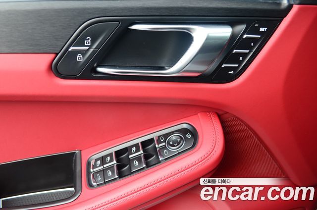 Porsche Macan 2023 — photo 11