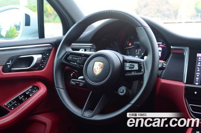 Porsche Macan 2023 — photo 13
