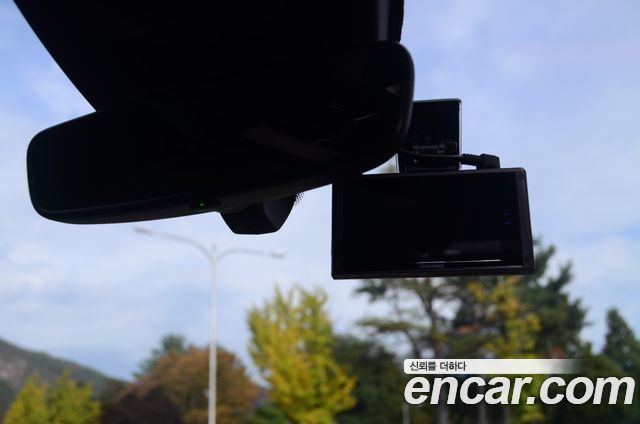 Porsche Macan 2023 — photo 14