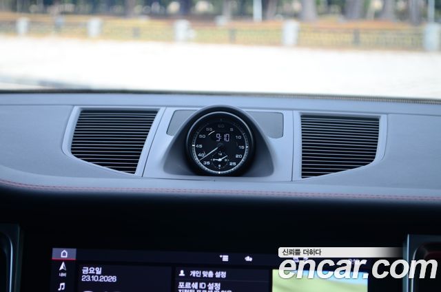 Porsche Macan 2023 — photo 15