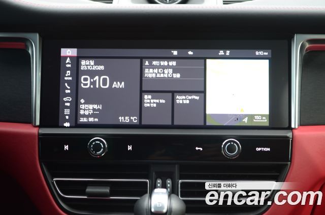 Porsche Macan 2023 — photo 16