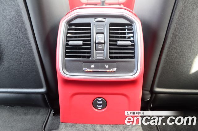 Porsche Macan 2023 — photo 17