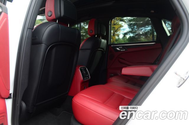 Porsche Macan 2023 — photo 18