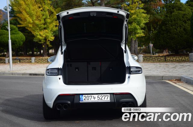 Porsche Macan 2023 — photo 20