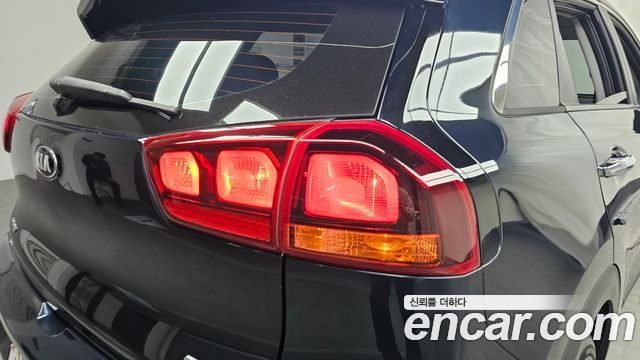 Kia Niro 2018 — photo 9
