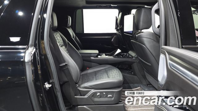 Cadillac Escalade 2025 — photo 17