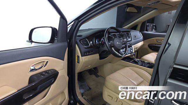Kia Canival 2019 — photo 10