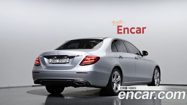 Mercedes-Benz E-Class 2017 — photo 2