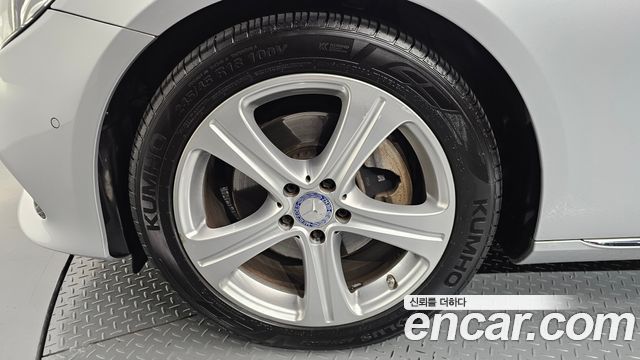 Mercedes-Benz E-Class 2017 — photo 5