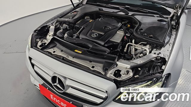 Mercedes-Benz E-Class 2017 — photo 6