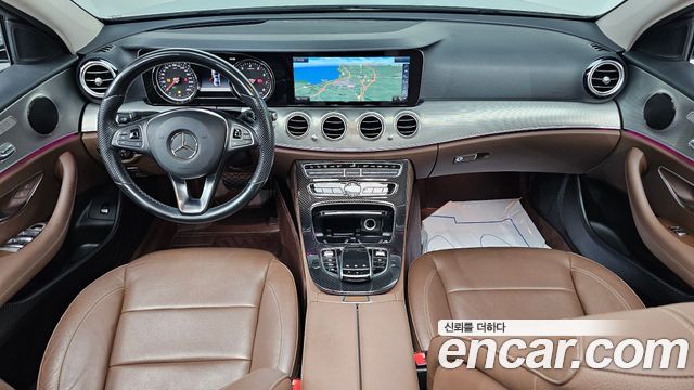 Mercedes-Benz E-Class 2017 — photo 10