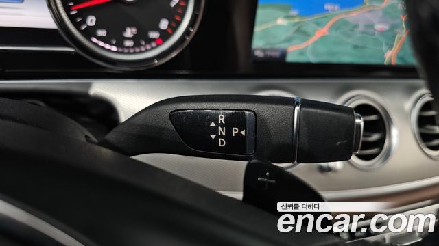 Mercedes-Benz E-Class 2017 — photo 12