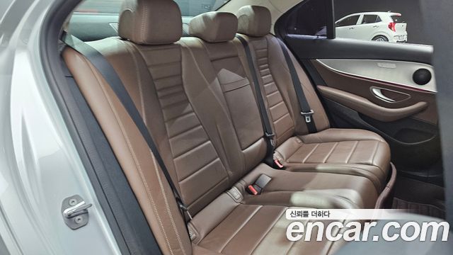 Mercedes-Benz E-Class 2017 — photo 17