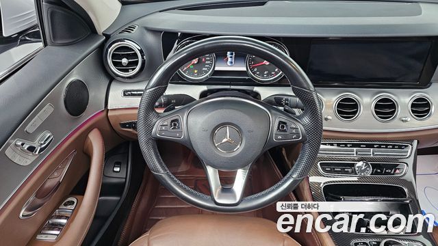 Mercedes-Benz E-Class 2017 — photo 19