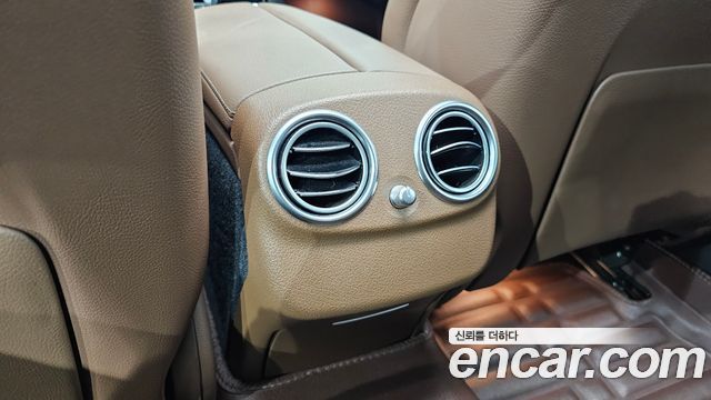 Mercedes-Benz E-Class 2017 — photo 26
