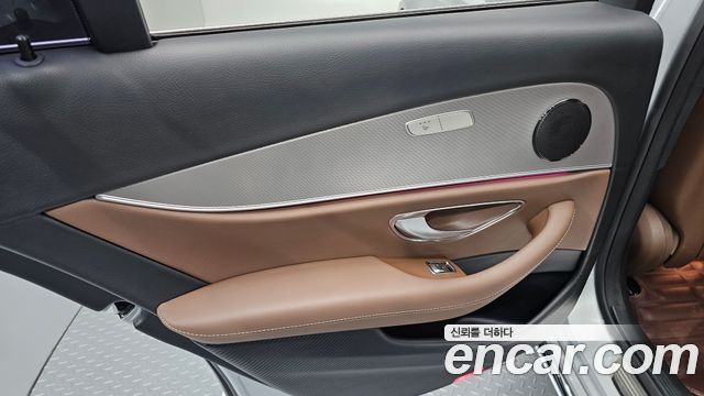 Mercedes-Benz E-Class 2017 — photo 15