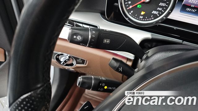 Mercedes-Benz E-Class 2017 — photo 28