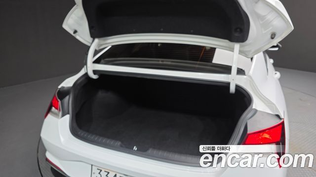 Hyundai AVANTE 2021 — photo 29