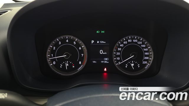 Hyundai Venue 2021 — photo 11