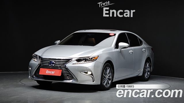 Lexus ES 2017 — photo 1