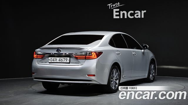 Lexus ES 2017 — photo 2