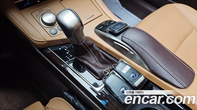 Lexus ES 2017 — photo 9