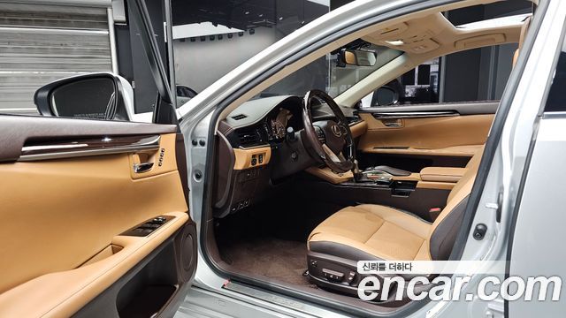 Lexus ES 2017 — photo 10