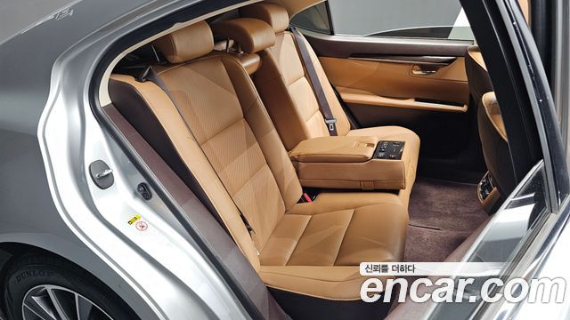 Lexus ES 2017 — photo 11