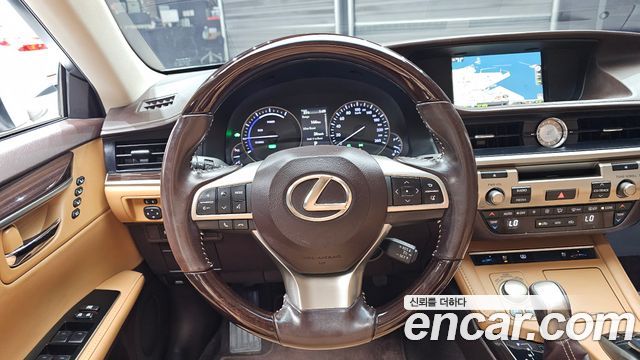 Lexus ES 2017 — photo 13