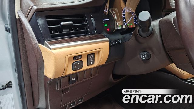 Lexus ES 2017 — photo 17