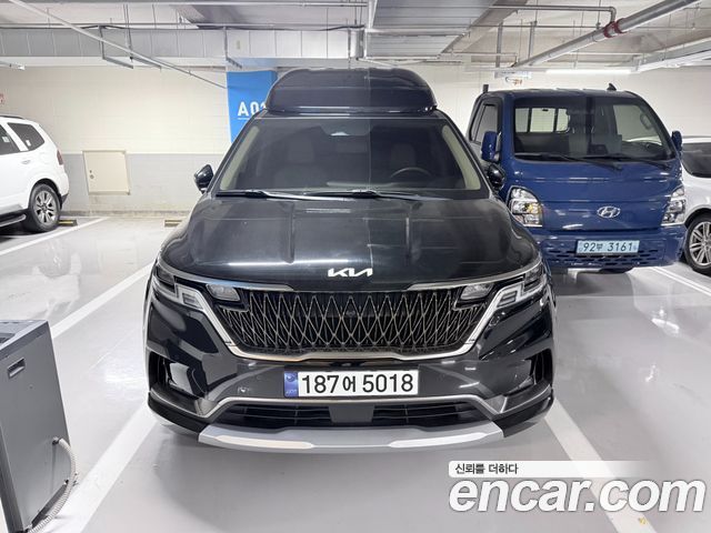 Kia Canival 2023 — photo 1