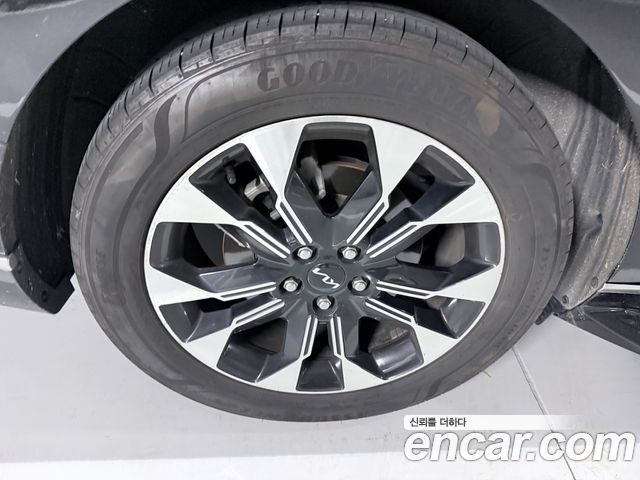 Kia Canival 2023 — photo 6