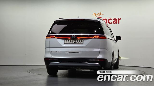 Kia Canival 2021 — photo 4