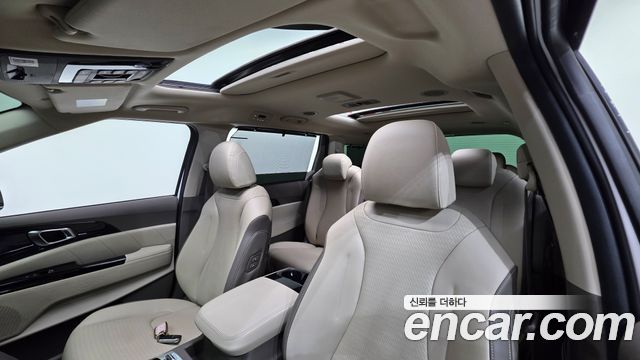 Kia Canival 2021 — photo 17