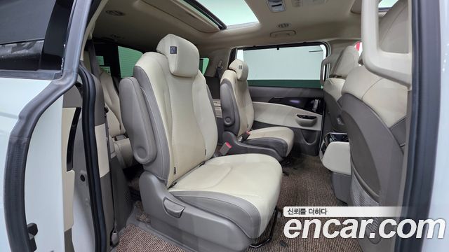 Kia Canival 2021 — photo 30