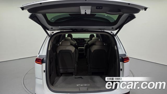 Kia Canival 2021 — photo 31