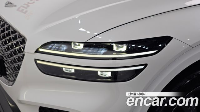 Genesis GV70 2023 — photo 8