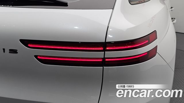 Genesis GV70 2023 — photo 9