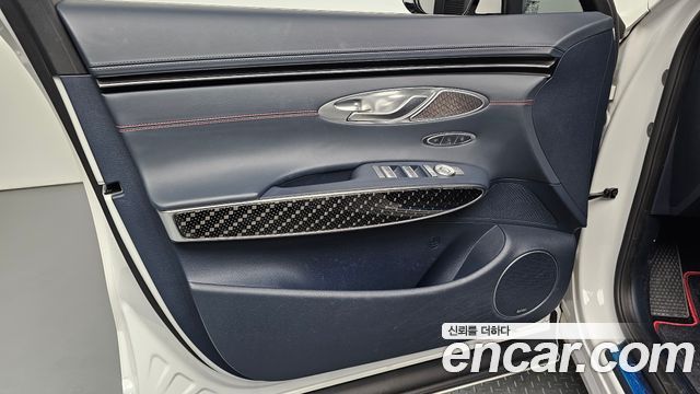 Genesis GV70 2023 — photo 14