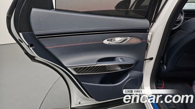 Genesis GV70 2023 — photo 15