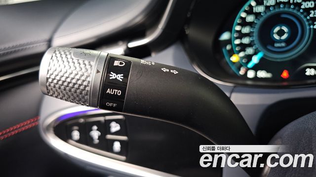 Genesis GV70 2023 — photo 28