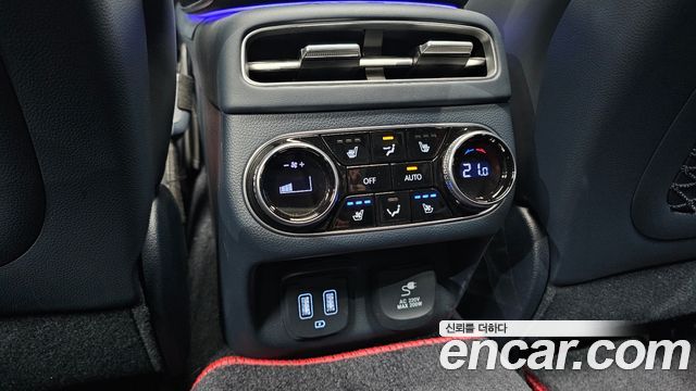 Genesis GV70 2023 — photo 32