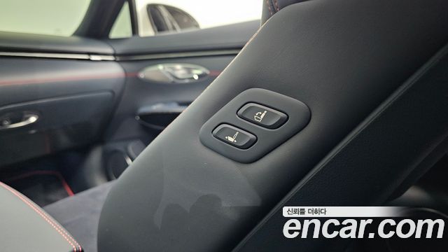 Genesis GV70 2023 — photo 33