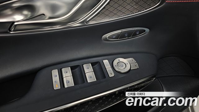 Genesis GV70 2023 — photo 34